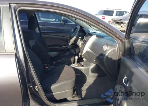 2015 Nissan Versa 1.6 S/1.6 S+/1.6 Sl/1.6 Sv z USA, uszkodzony, nr VIN 3N1CN7AP8FL825415